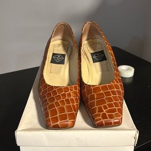 Women’s size 7 1/2 crocodile print leather upper burnt orange-ish color use